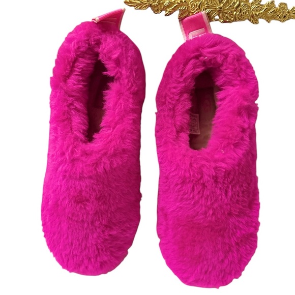 Uggs Fuzzy hot Pink Slippers - Picture 6 of 10